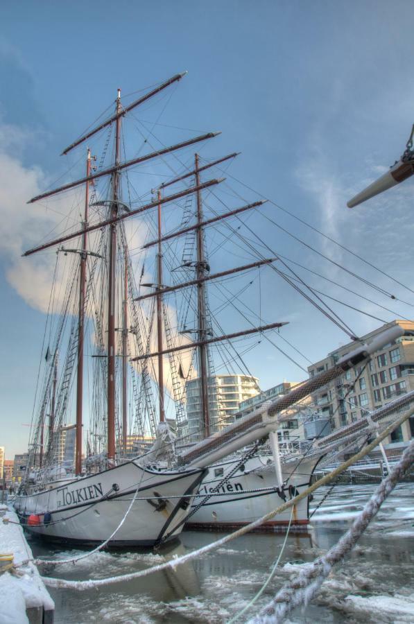 Hotel Segelschiff J.R. Tolkien Hamburg Exterior foto